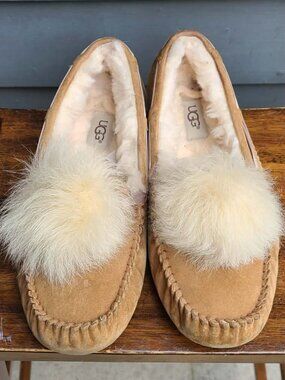 UGG Dakota Chestnut Suede & Shearling Pom Pom Slippers Moccasins size 8